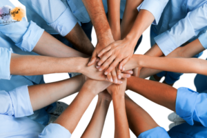 des mains et bras humains